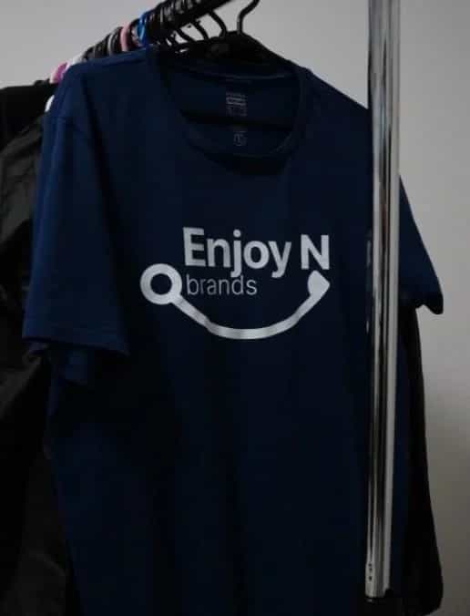 Челна снимка на услуга Печат на тениски